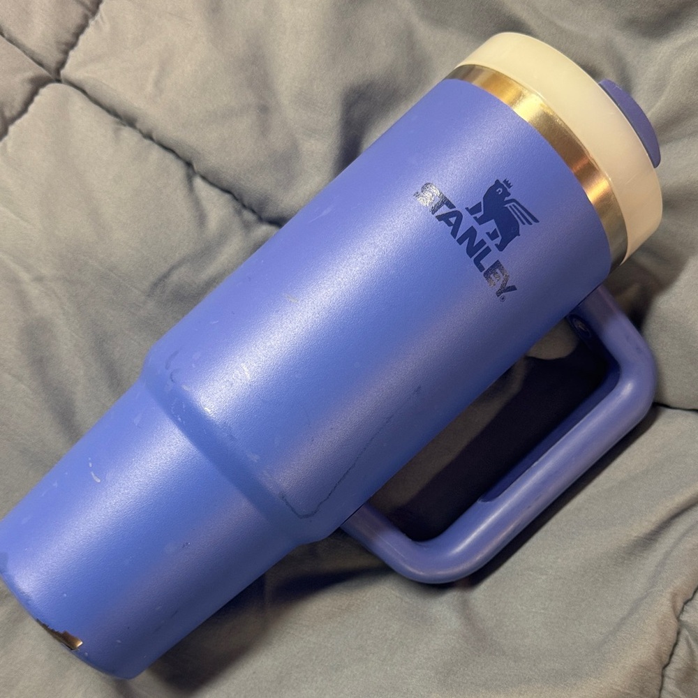 30 Oz Stanley Tumbler - Picture 4 of 10